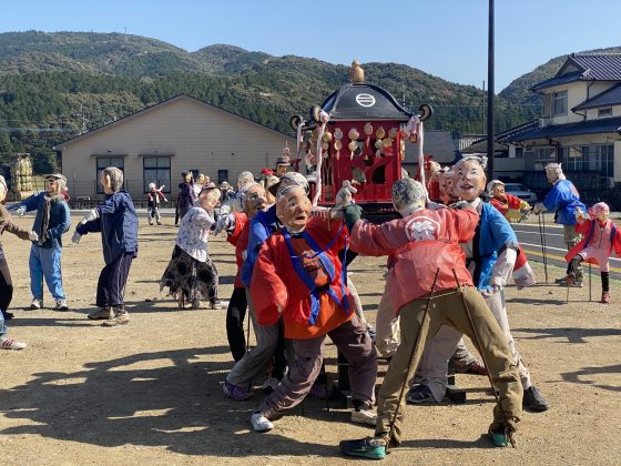 道の駅宮地岳かかしの里