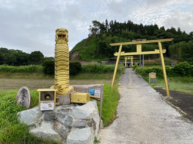 黄金の鳥居・金豊龍