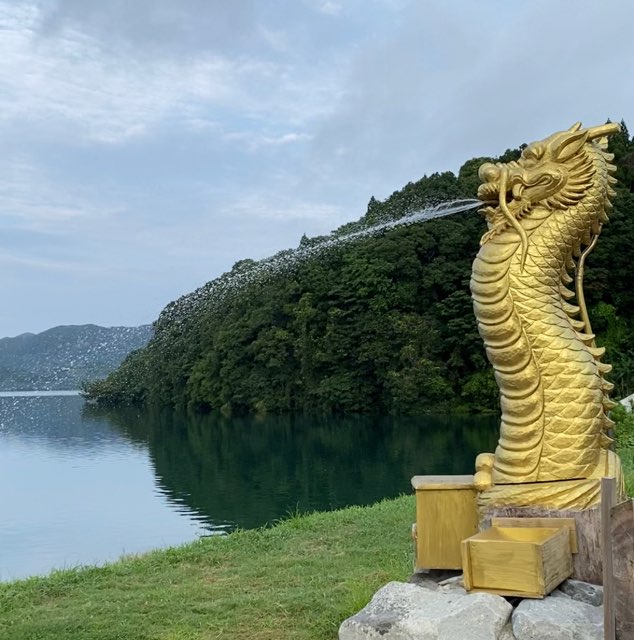 黄金の鳥居・金豊龍