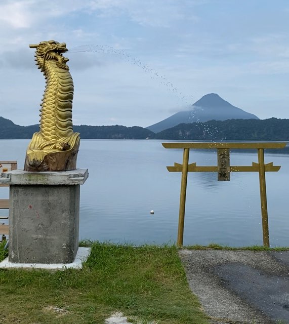 黄金の鳥居・金豊龍