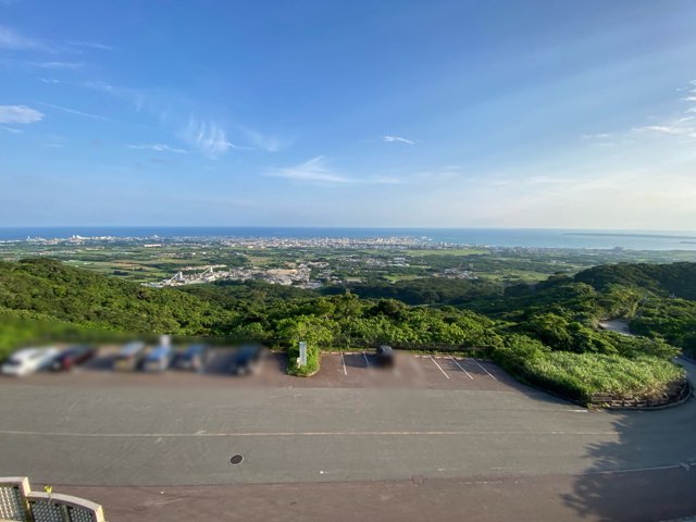 エメラルドの海を見る展望台