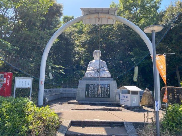 勝ち運を呼ぶ宮本武蔵像
