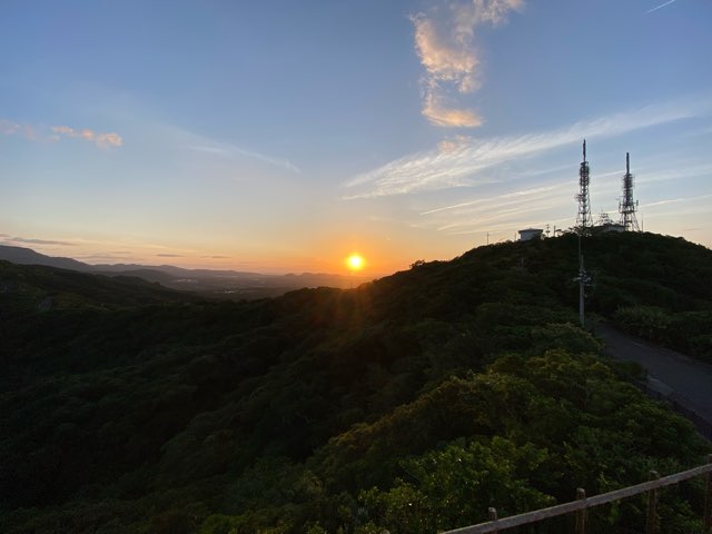 エメラルドの海を見る展望台