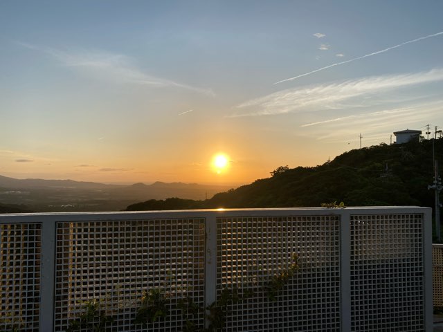 エメラルドの海を見る展望台