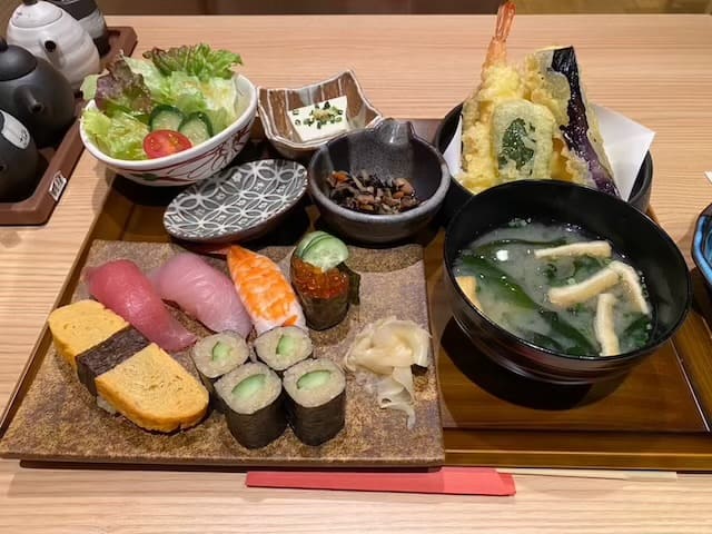 すしやコトブキ