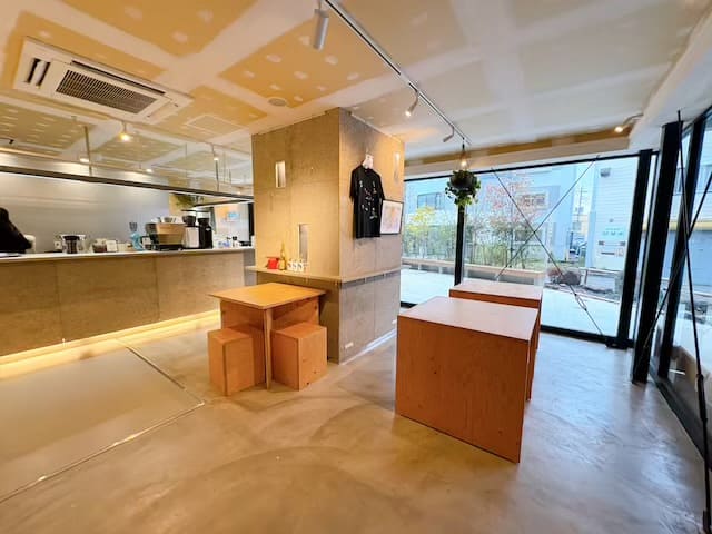 10 COFFEE BREWERS 別府駅高架下店
