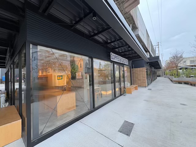 10 COFFEE BREWERS 別府駅高架下店